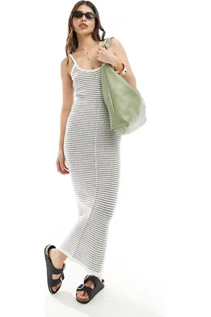 ASOS – Wadenlanges Strickkleid mit strukturiertem Streifenmuster und Riemchenträgern