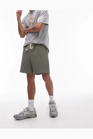 Topman – Plissierte Shorts in Khaki