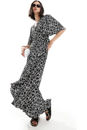VERO MODA – Maxikleid in mit gewickelter Vorderseite und abstraktem Muster