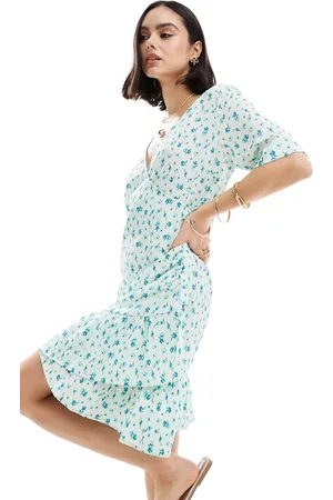 VERO MODA – Minikleid in Hellblau mit Wickeldesign vorn und Blumenmuster