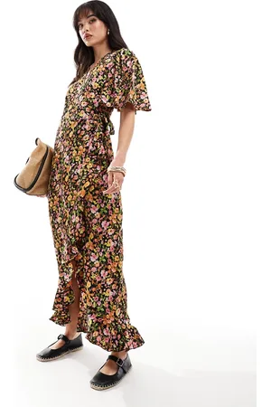 VERO MODA – Maxikleid mit Wickeloptik vorn und dunklem Blumenmuster