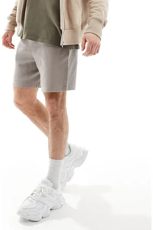 ASOS – Schmal geschnittene Shorts in Hellbraun mit Waffelstruktur