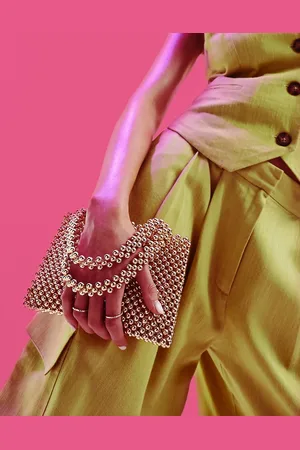 ASOS – Clutch mit kleinen Perlenkugeln und Tragegriffen in Goldoptik