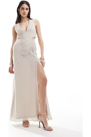 TFNC Bridesmaids – Plissiertes Brautjungfern-Maxikleid aus Chiffon in Ecru mit Schlitz