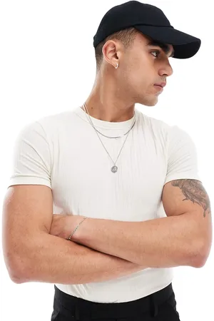 ASOS – Geripptes T-Shirt in Ecru mit körperbetontem Schnitt