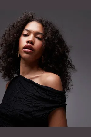 Topshop – Spitzen-Oberteil in mit U-Boot-Ausschnitt