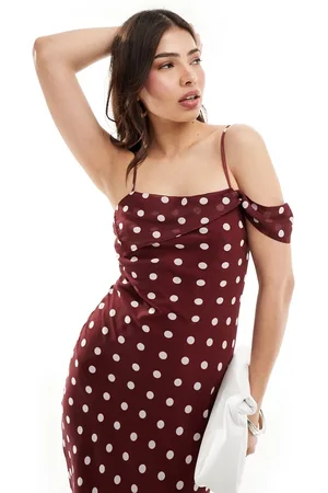ASOS – Midikleid in Burgunderrot mit Punkten und One-Shoulder-Träger