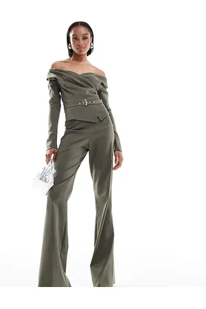 ASOS ASOS DESIGN Tall – Eleganter Jumpsuit in Khaki mit Carmen-Ausschnitt und Gürtel