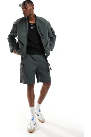 Armani Exchange – Cargo-Shorts in Anthrazit mit farblich abgesetztem Zierband, Kombiteil