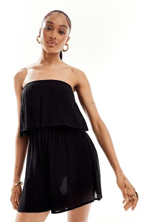 ASOS Tall – Fließender, kurzer, trägerloser Strand-Jumpsuit in mit Knitterlook