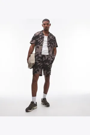 Topman – Plissierte Shorts in mit Schattendruck, Kombiteil