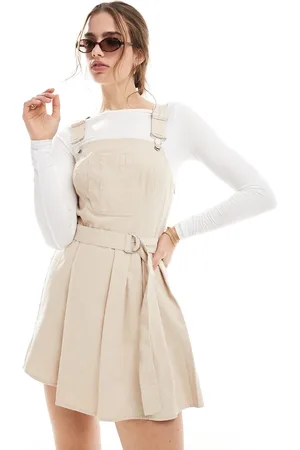 ASOS – Latz-Playsuit in Hellbeige mit Boxfalten und Wickel-Skort