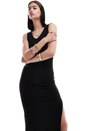 ONLY – Geripptes Maxikleid in mit seitlichem Schlitz und Kapuze