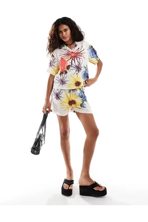 Obey – Shorts in Weiß mit buntem Print, Kombiteil