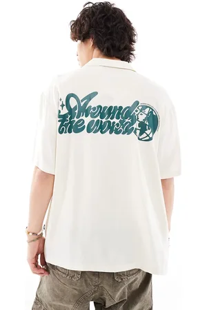 Dr Denim – Madi – Kurzärmliges Sommerhemd in Ecru mit lockerem Schnitt und Welt-Grafikprint auf dem Rücken, exklusiv bei ASOS