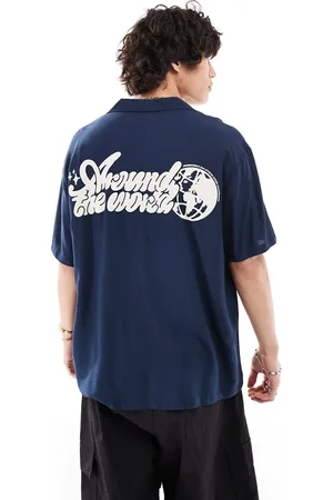 Dr Denim – Madi – Kurzärmliges Hemd in mit lockerem Schnitt und Welt-Grafikprint auf dem Rücken, exklusiv bei ASOS