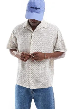 SELECTED – Hemd in Cremeweiß und Marineblau mit All-over-Print, Knitterstruktur und Reverskragen