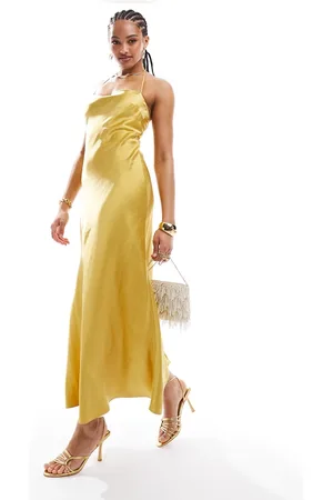 Bardot – Goldfarbenes Maxikleid aus seidigem Satin