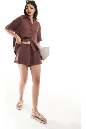 Iisla & Bird – Locker geschnittene Strand-Shorts in Braun, Kombiteil
