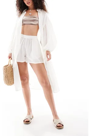 Miss Selfridge – Transparente Strand-Shorts in Cremeweiß