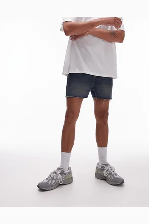 Topman – Sehr knappe Jeansshorts in dunkler Waschung