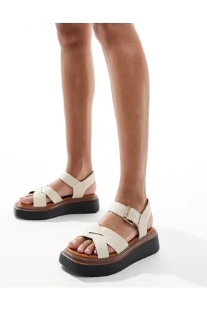 River Island – Sandalen in Ecru mit flacher Plateausohle