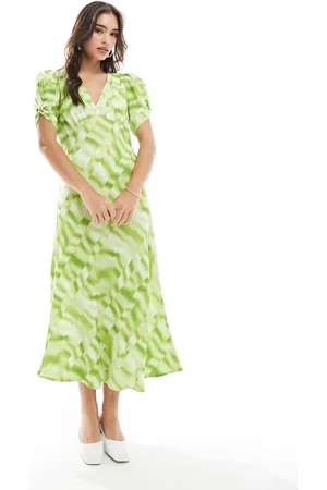 Y.A.S – Midikleid mit V-Ausschnitt und grünem Batikmuster