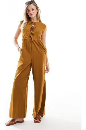 ASOS – Jumpsuit in Braun mit geschnürter Vorderseite und weitem Bein