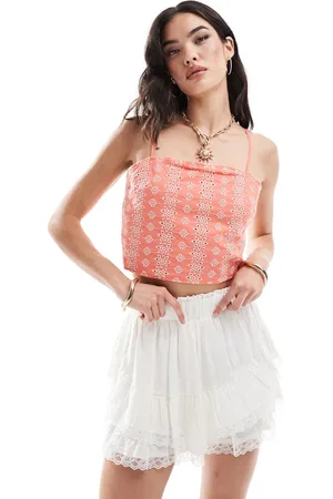 Pieces® – Kurzes Camisole in Koralle mit Lochstickerei und gebundener Rückseite