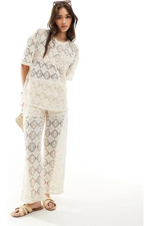 JDY – Häkelhose in Steinbeige mit weitem Bein und integrierten Shorts, Kombiteil