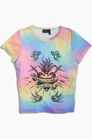 ASOS – PRIDE – Knapp geschnittenes Unisex-T-Shirt aus Netzstoff mit Regenbogen-Batikmuster und Print auf der Brust