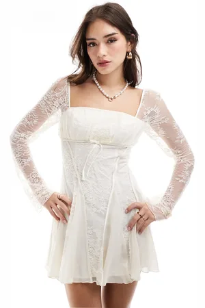 ASOS – Spitzen-Minikleid in mit Godet- und Schleifendetail