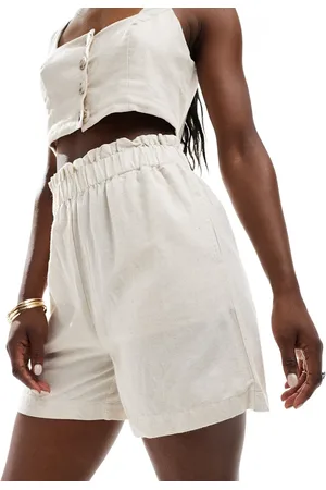 VILA – Shorts aus Leinenmischung in Hellbeige