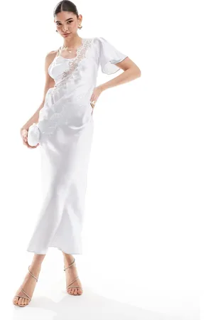 ASOS – Maxikleid aus Satin in Hellblau mit mit Spitzendetail, One-Shoulder-Design und überkreuzten Rückenriemen