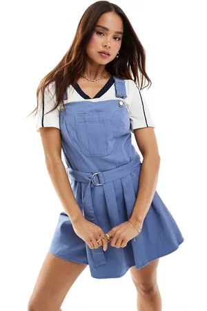 ASOS – Latz-Playsuit in mit Kellerfalten und Skort in Wickeloptik