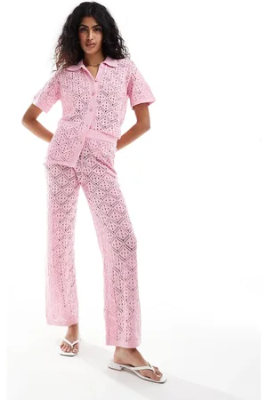 The Frolic – Hibiskus – Strandhose in Häkeloptik mit weitem Bein in Kaugummi- , Kombiteil