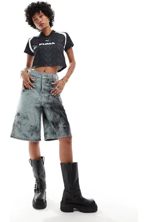 COLLUSION – Festival-Skater-Jorts aus Denim in schwarzer Batikoptik