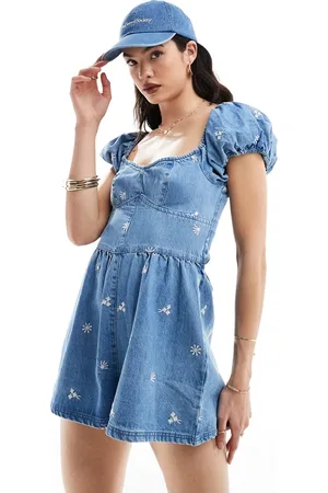 ASOS – Jeans-Playsuit mit floraler Stickerei und Puffärmeln