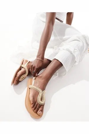 Accessorize – Loop – Goldfarbene Sandalen mit Kunstperlenverzierung