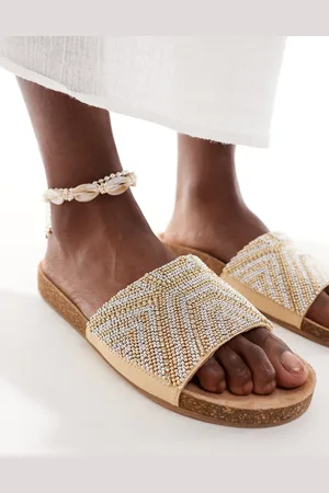 Accessorize – Sandalen in Gold mit Fußbett und Kunstperlenverzierung