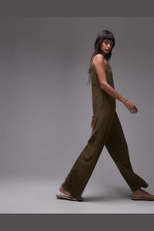Topshop – Bermuda-Jumpsuit in Khaki mit V-Ausschnitt