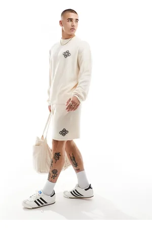The Couture Club – Strick-Shorts in gebrochenem mit Emblem, Kombiteil