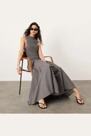 ASOS – Hochgeschlossenes, gesmoktes Baumwoll-Midikleid in Anthrazit mit tiefer Taille