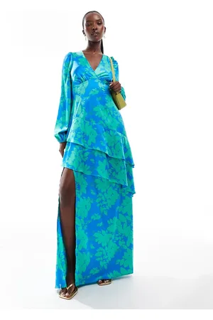 Style Cheat – Maxikleid in Blau geblümt mit tiefem Ausschnitt und Rüschen
