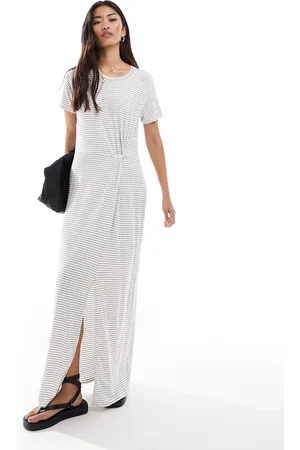 VERO MODA – Maxikleid in mit schwarzen Streifen und Knotenverzierung vorn