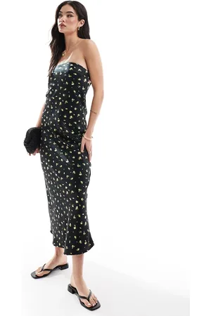 ONLY – Maxikleid aus Satin in mit Blumenmotiven in Gelb und Rückenausschnitt