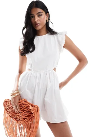 ASOS – Playsuit in mit Zierausschnitten in der Taille und Rüschenärmeln