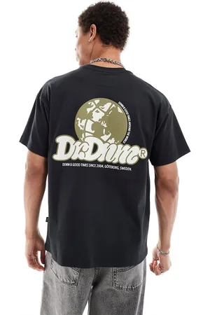 Dr Denim Dr. Denim – Trooper – Locker geschnittenes T-Shirt in gebrochenem mit grünem Grafikprint auf dem Rücken