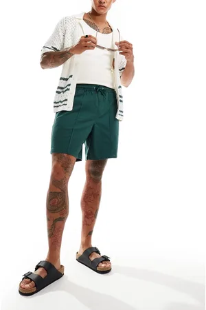 New Look – Shorts in Mittelgrün mit Biesen