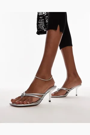 Topshop – Femi – Sandaletten in mit Zehensteg und Knotendetail